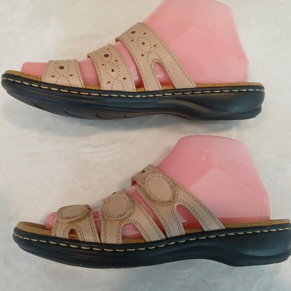 CLARKS COLLECTION LEATHER TAN SANDALS - Picture 2 of 6